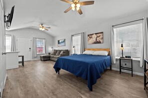 Iron/ironing board, bed sheets