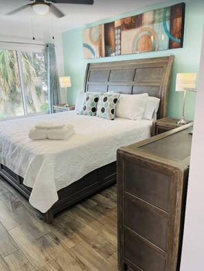 3 bedrooms, iron/ironing board, Internet, bed sheets - LakeDorable- Upper Level (Mount Dora)