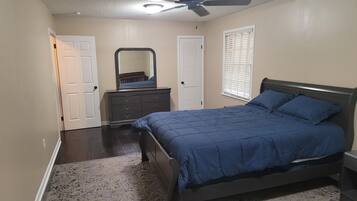 3 bedrooms, iron/ironing board, free WiFi, bed sheets