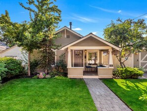 Exterior - Historic Cecil Sly House, Salt Hot Tub, Electric Charger, in Downtown (Bend)