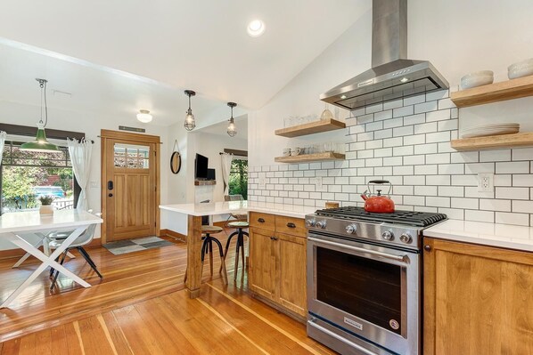 Fridge, microwave, oven, stovetop - Historic Cecil Sly House, Salt Hot Tub, Electric Charger, in Downtown (Bend)