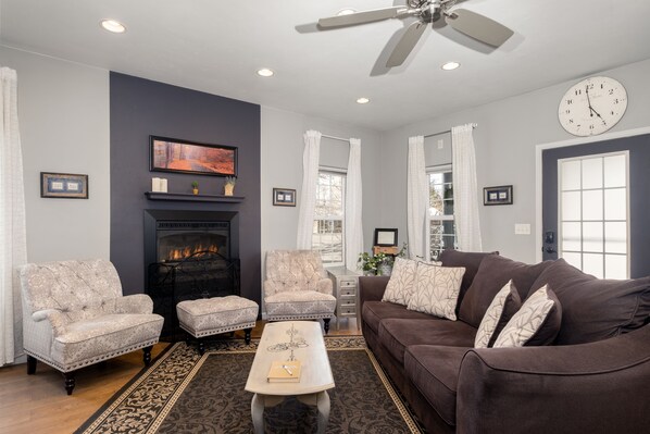 Smart TV, fireplace, stereo