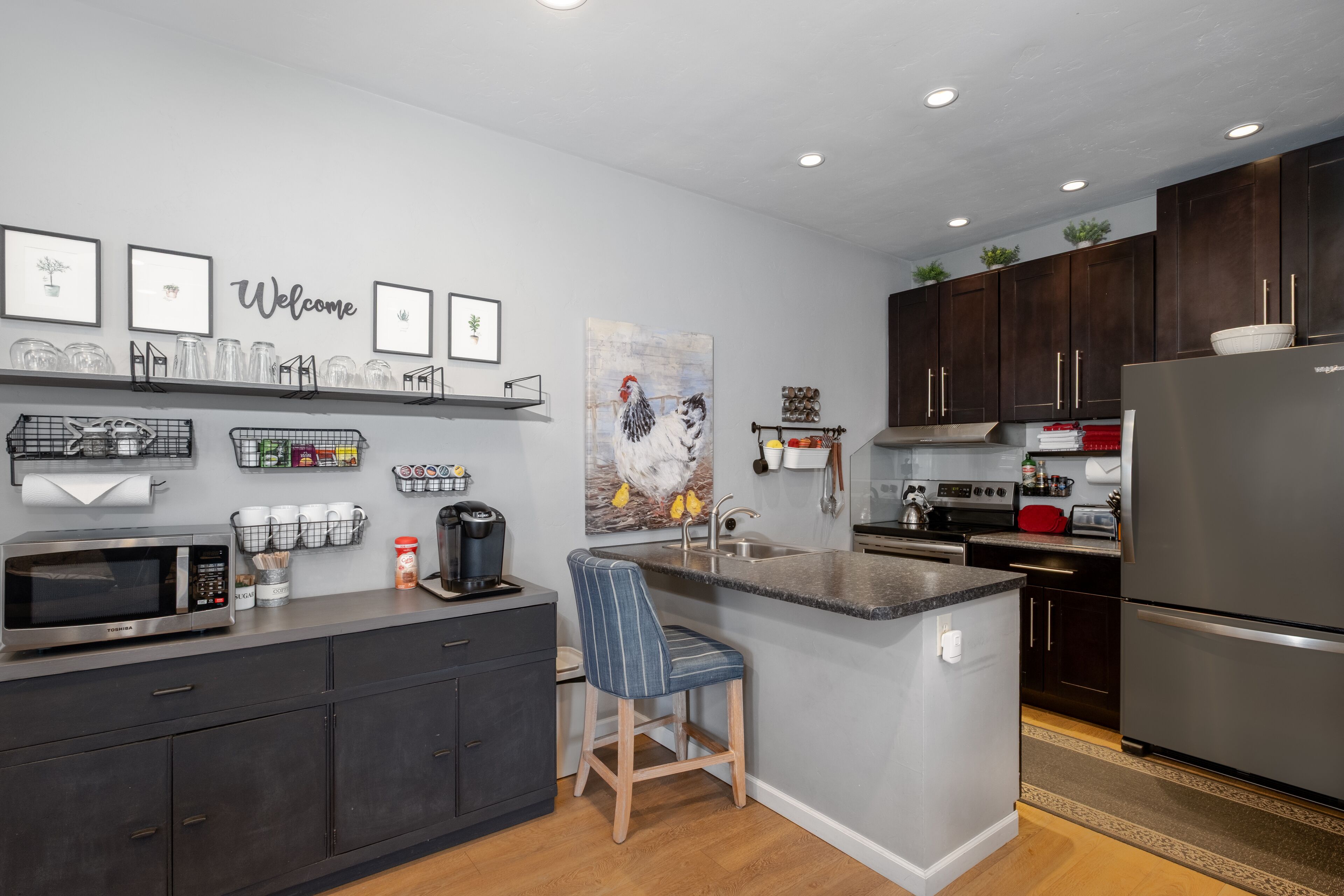 冰箱、微波炉、烤箱、炉灶