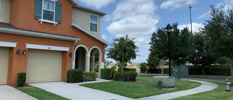 المنشأة من الخارج