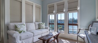 Carriage House!  STEPS from Rosemary Tennis Courts!