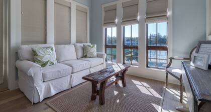 Carriage House! STEPS from Rosemary Tennis Courts!