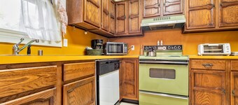 12 TREVINO PLACE - HDTV, WIFI. Economy town home near Coronado Center in Hot