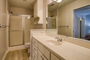 Bathtub, towels - 18932 - 32 Belleza Way (Hot Springs Village)