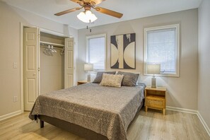 5 bedrooms, WiFi, bed sheets