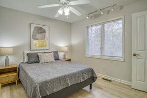 5 bedrooms, WiFi, bed sheets