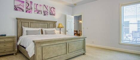 4 soverom, strykejern/-brett, internettilgang og sengetøy