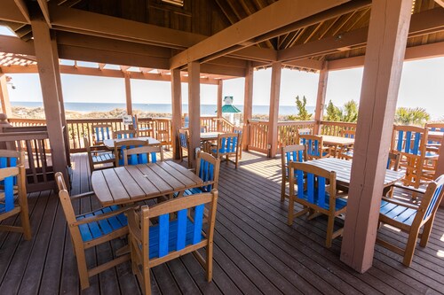 St James Condo near Pub, Pool, and Marina.






























