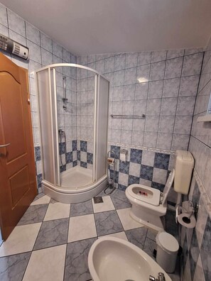 Bruser, håndklæder, Toiletpapir