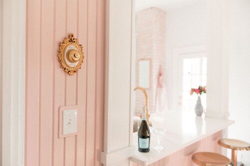 Cozy Cottage Perfect for Girls Night Away