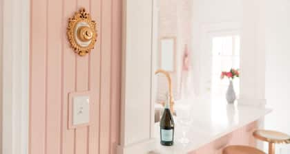 Cozy Cottage Perfect for Girls Night Away