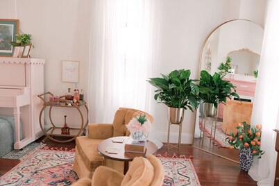 Cozy Cottage Perfect for Girls Night Away