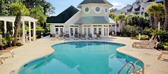 Golf course-front condo with large balcony, W/D, pool & gym - serene view