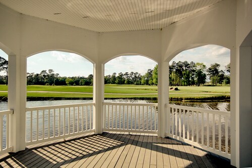 Golf course-front condo with large balcony, W/D, pool & gym - serene view