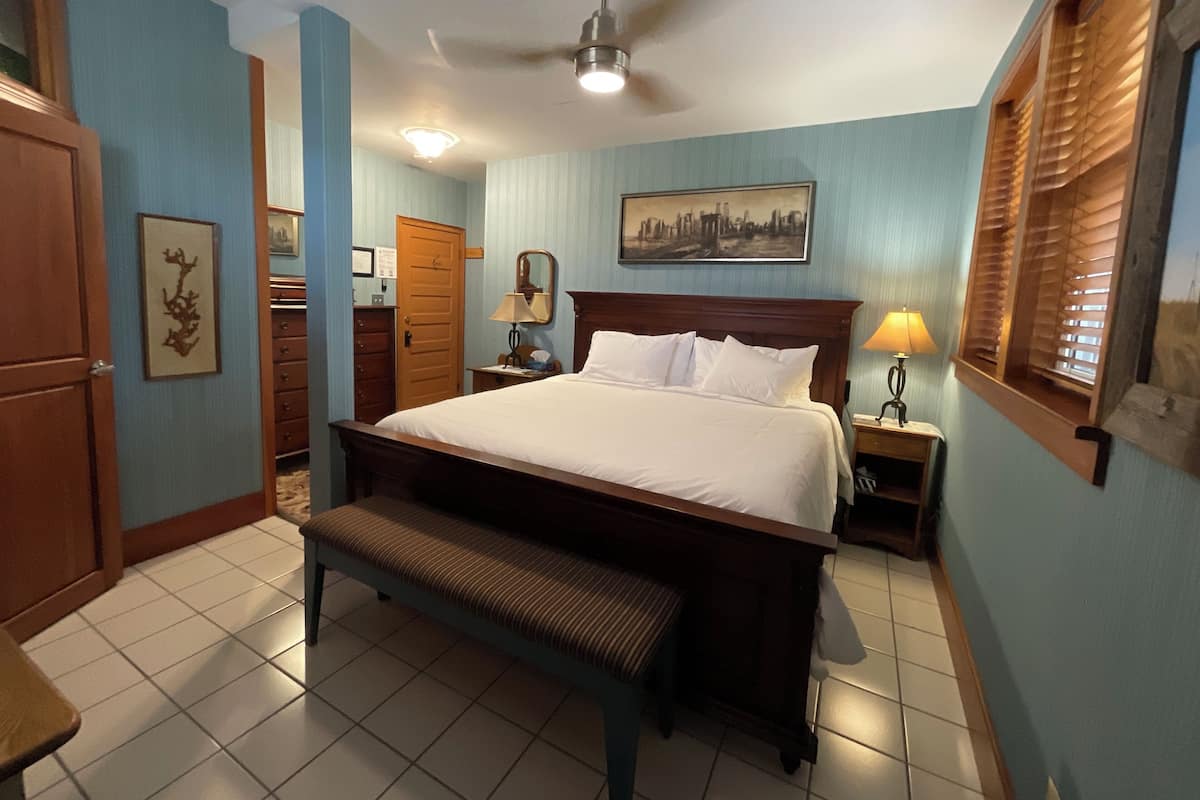 Deluxe Double Room, Mountain View | Desk, laptop workspace, iron/ironing board, free WiFi