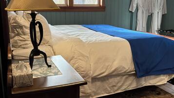 Chambre Deluxe double, 1 très grand lit, non-fumeur, vue sur la montagne | Draps en coton égyptien, literie de qualité, couette en duvet