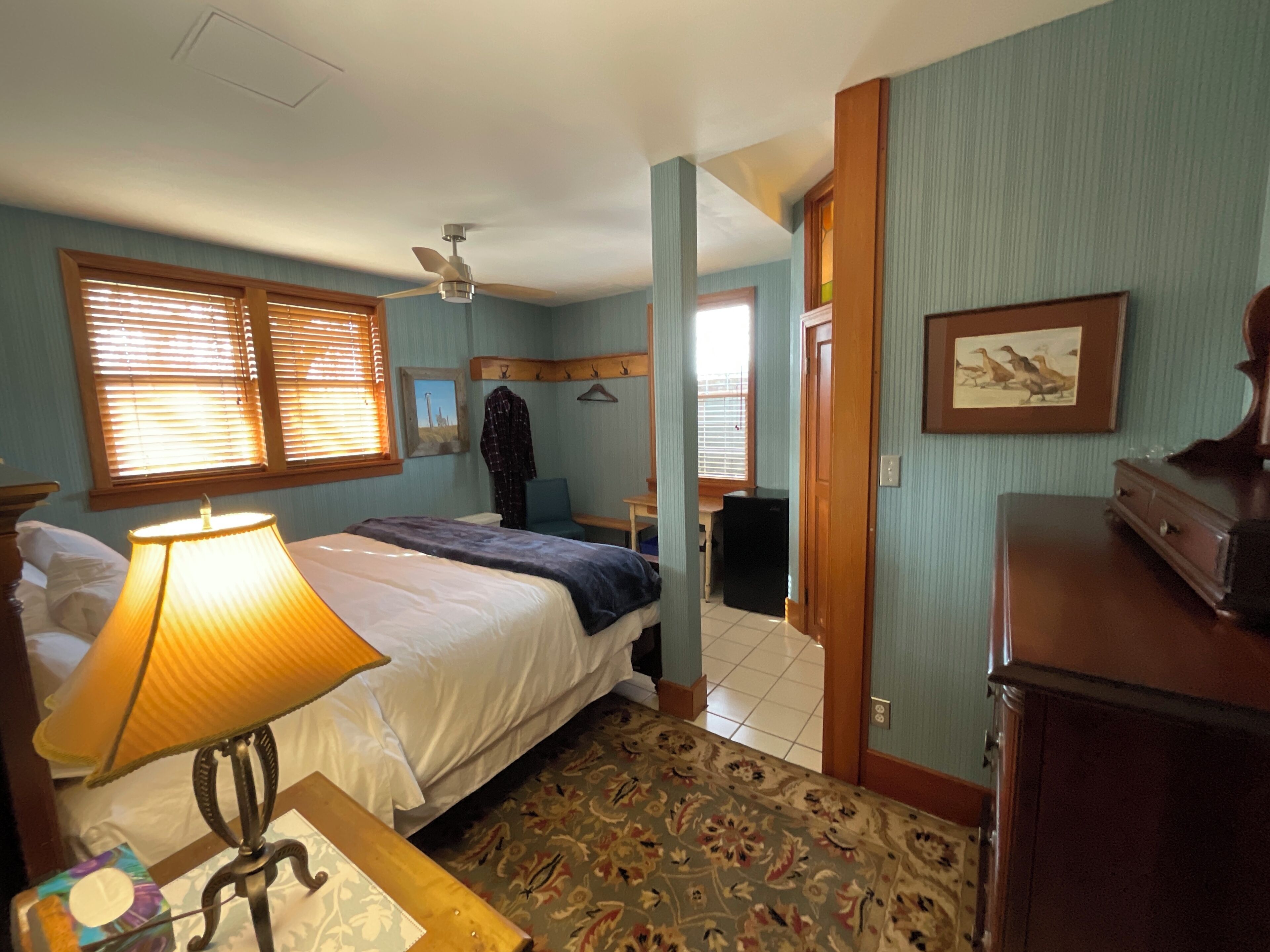 Deluxe Double Room, 1 King Bed, Non Smoking, Mountain View | Egyptian cotton sheets, premium bedding, down comforters, pillowtop beds