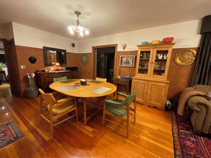 فطور مطهو حسب الطلب مجانًا يوميًا