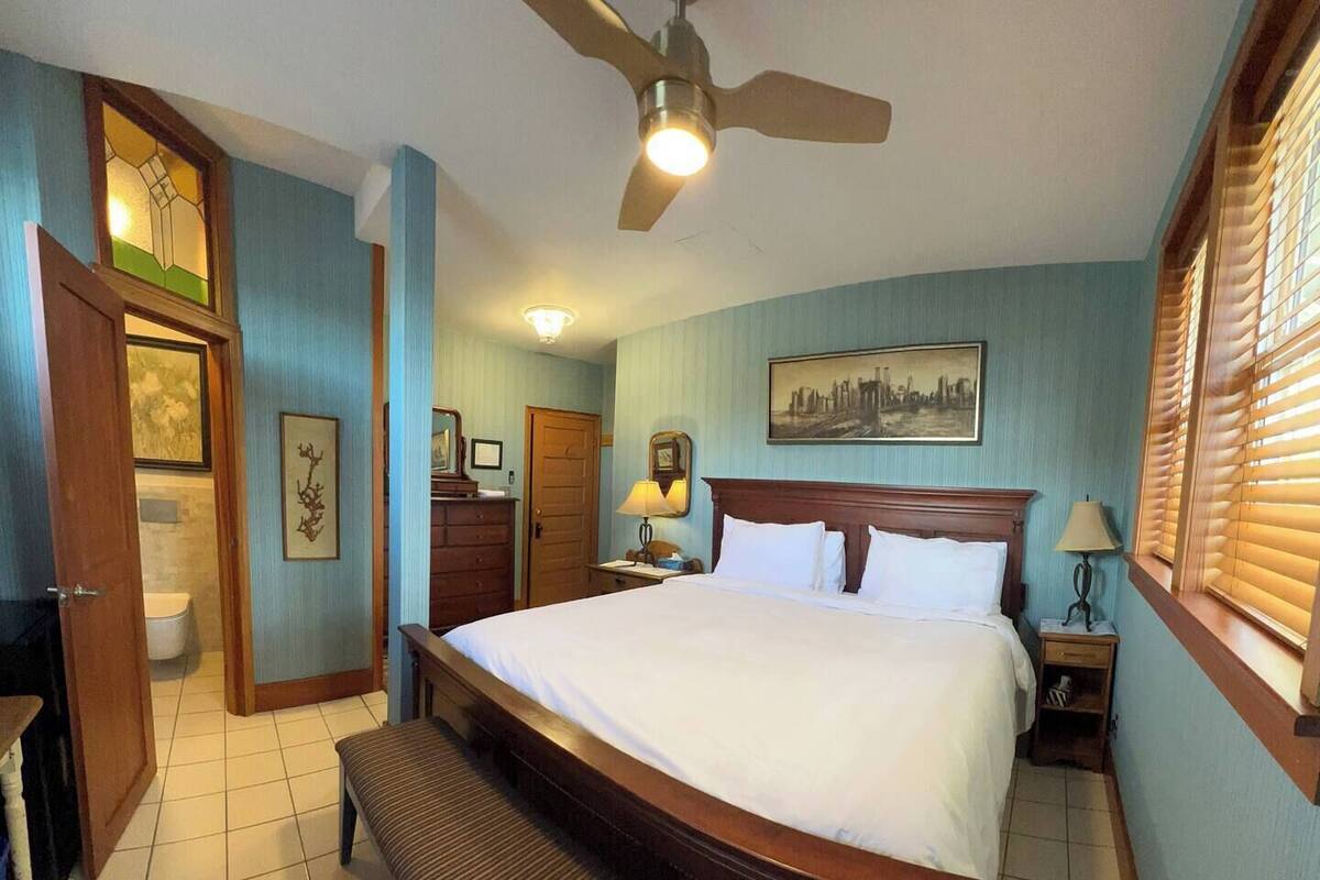 Deluxe Double Room, Mountain View | Desk, laptop workspace, iron/ironing board, free WiFi