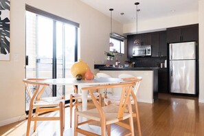 Dining - Stylish Seattle Townhome Near Shops & Dining (Seattle)