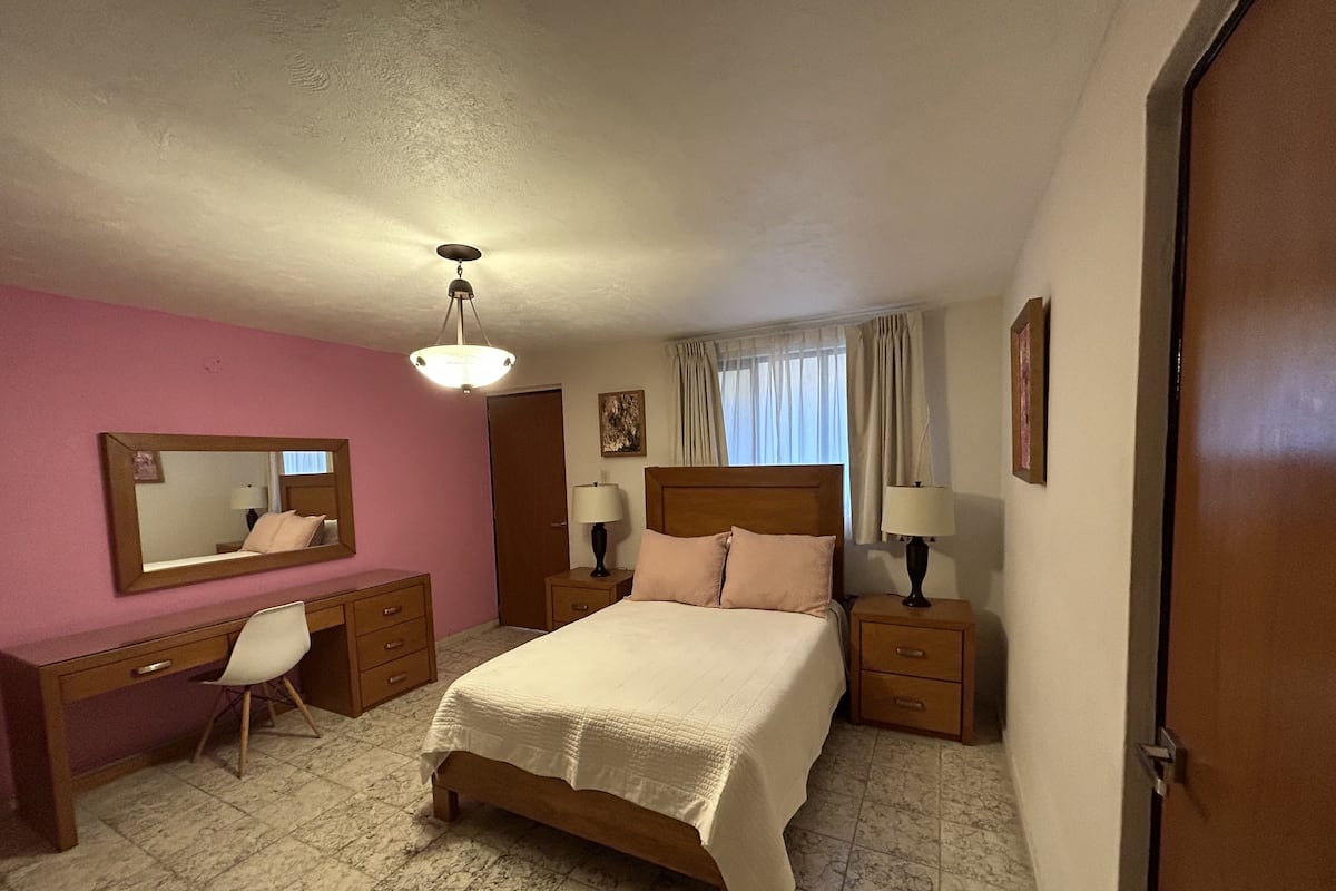 City House | 1 bedroom, down duvets, desk, blackout curtains