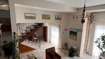 40-inch flat-screen TV with cable channels, TV, fireplace