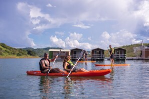 Coin salon dans le hall