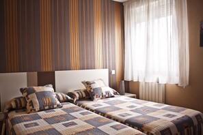 Double Room, 2 Twin Beds, Balcony, City View | Desk, laptop workspace, free WiFi