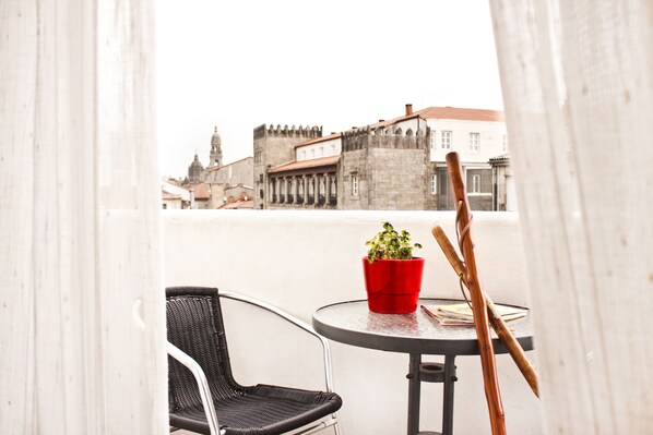 Desk, laptop workspace, free WiFi