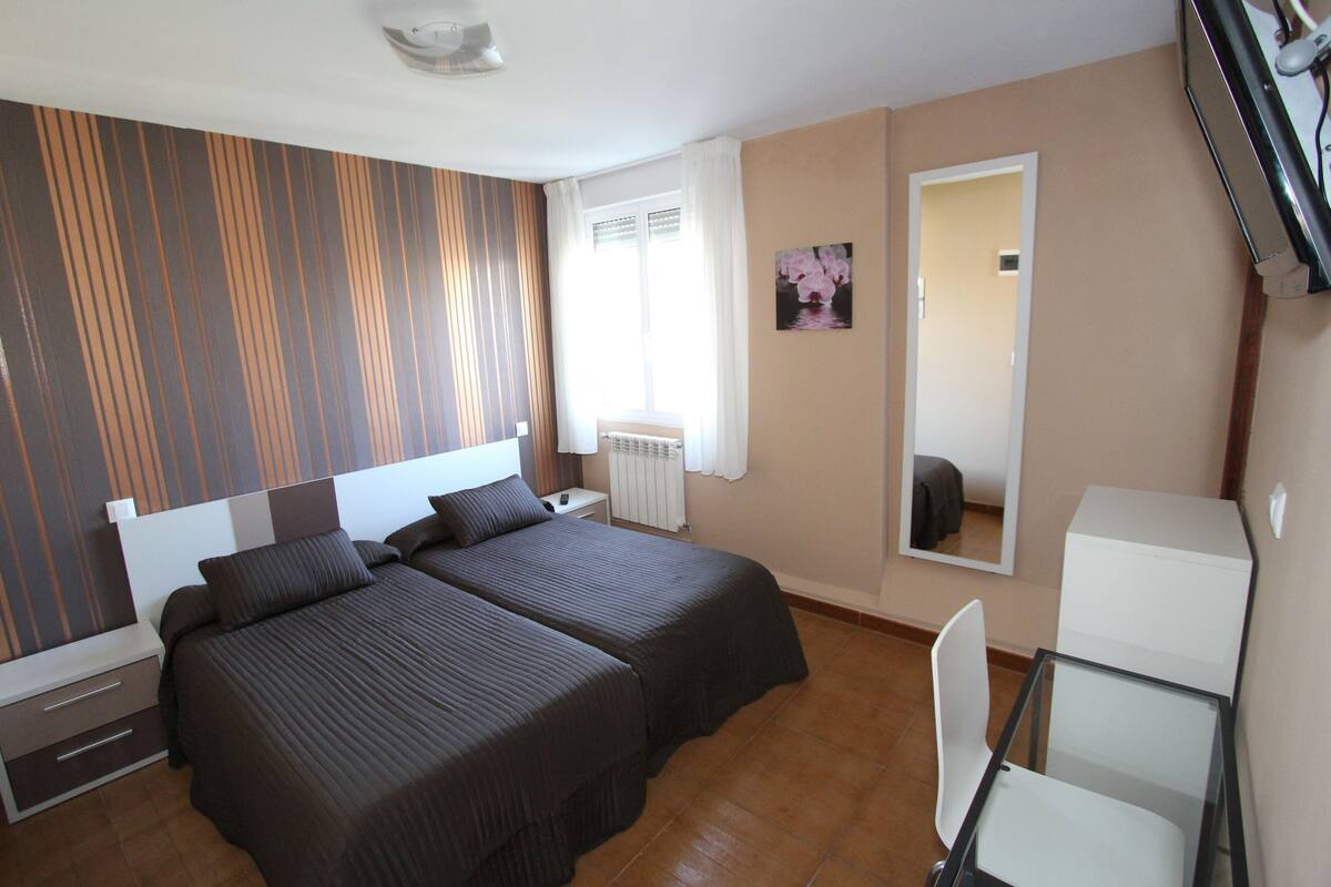 Doppelzimmer, 2 Einzelbetten, Balkon, Stadtblick