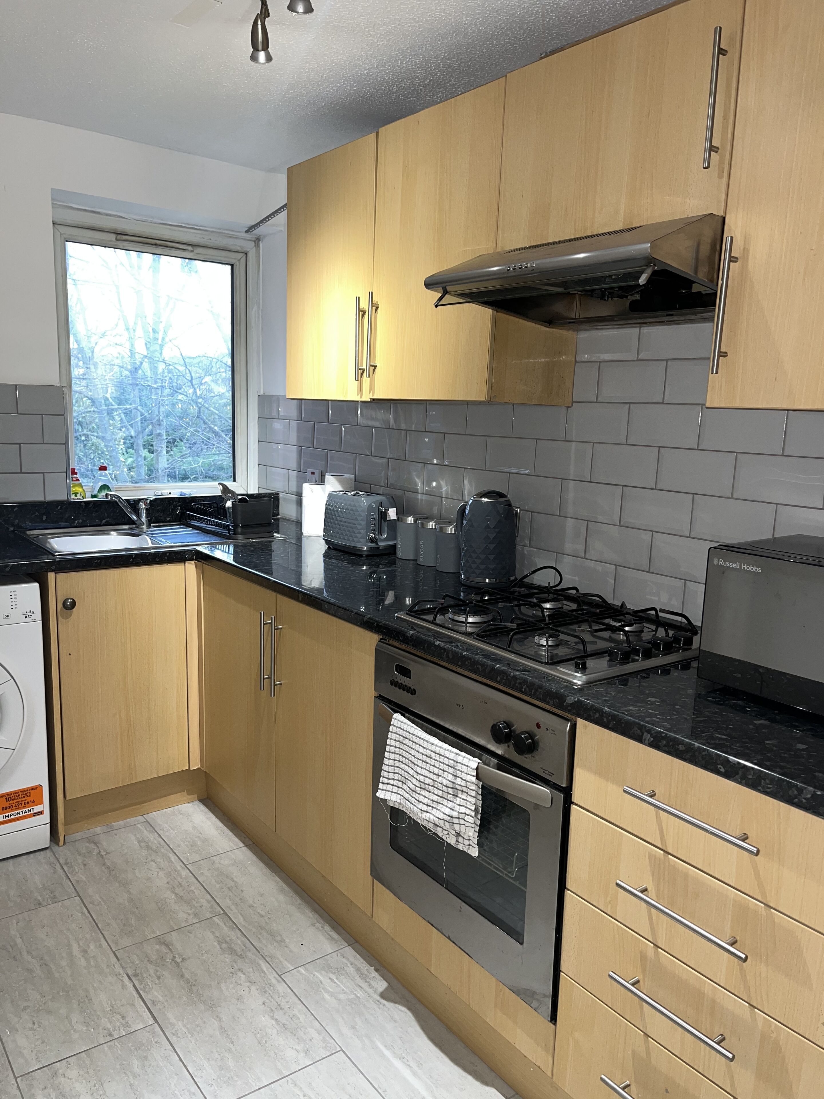 雪櫃、微波爐、焗爐、爐具