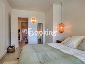 2 bedrooms, iron/ironing board, free WiFi