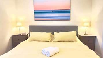 2 bedrooms, desk, iron/ironing board, WiFi