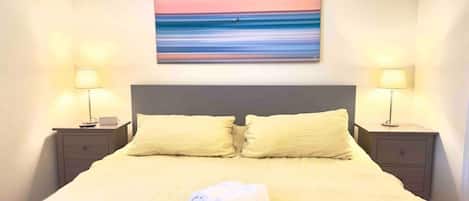 2 bedrooms, desk, iron/ironing board, WiFi