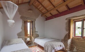 3 bedrooms, desk, iron/ironing board, free WiFi