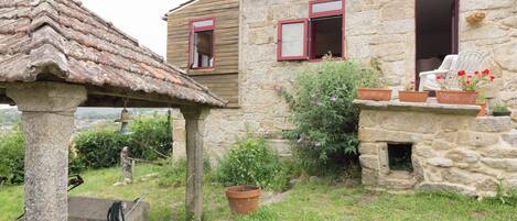 المنطقة المحيطة بالمنشأة