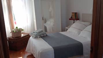 3 chambres, bureau, fer et planche à repasser, Wi-Fi gratuit