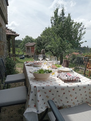Outdoor dining - Rural house Pontevedra area (Pontevedra)