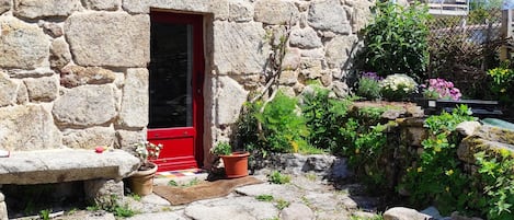 تفاصيل الفندق من الخارج