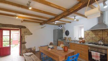 Réfrigérateur, micro-ondes, four, lave-vaisselle