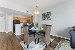 Dining - 5-Star Penthouse at the Palms of Destin (Destin)