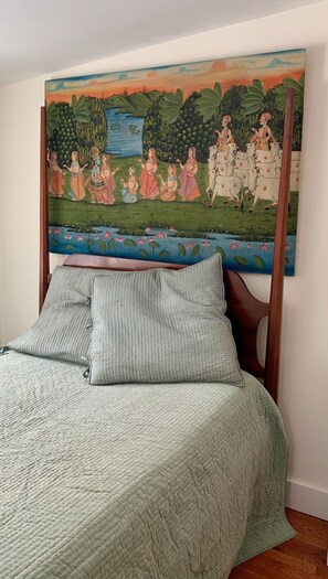 4 bedrooms, desk, iron/ironing board, Internet