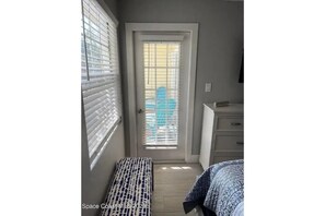 1 bedroom, iron/ironing board, free WiFi, bed sheets - Full Remodel & Fine Furnishings! (Melbourne)