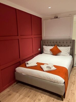 Economy Double Room | Free WiFi, bed sheets - St.Moscow Suite Taksim (Istanbul)