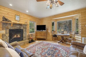 Smart TV, fireplace