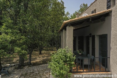 La petite Chaume in the woods amid lavender fields